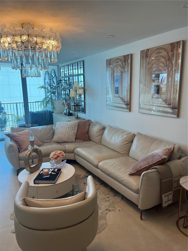 Building Photo - 2655 Collins Ave