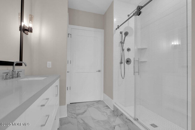 Building Photo - 215 2nd Ave