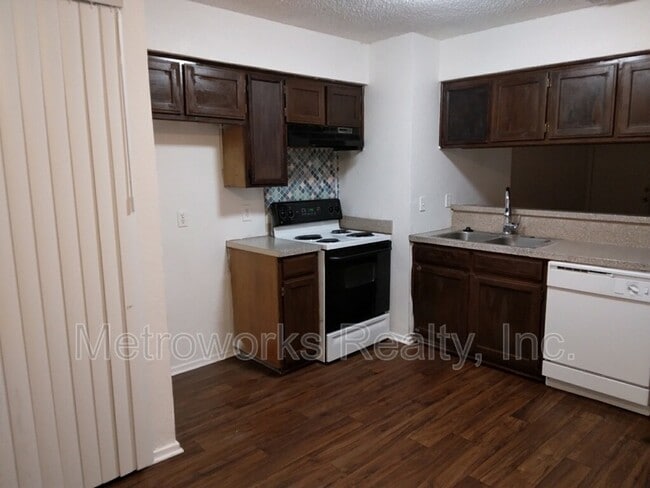 Building Photo - 218 Pine Meadow Dr