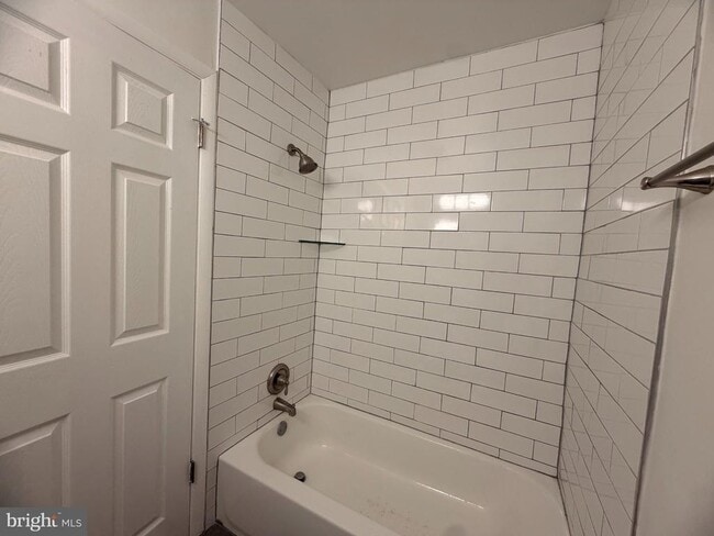 Building Photo - 5129 Clacton Ave