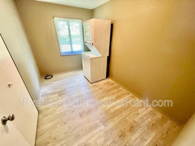 Building Photo - 709 Thornberry Dr