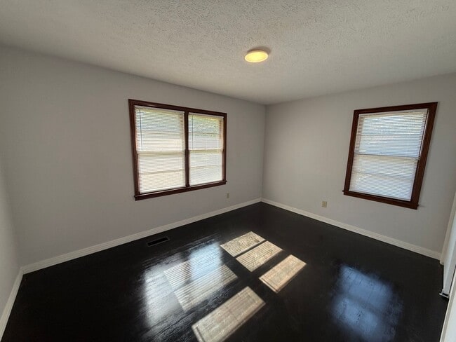Building Photo - Guntersville, AL Home for Rent!