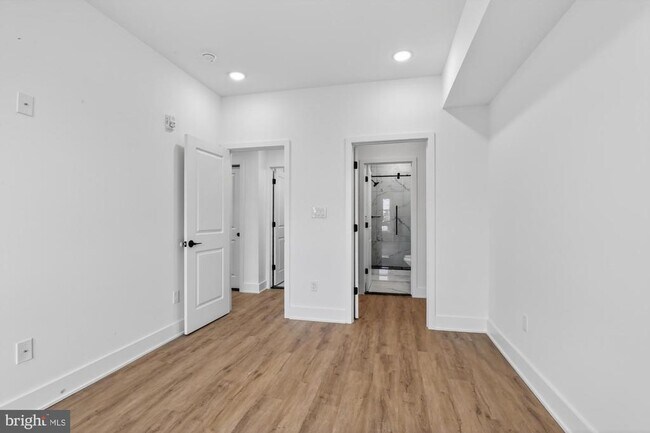 Building Photo - 2331 E York St