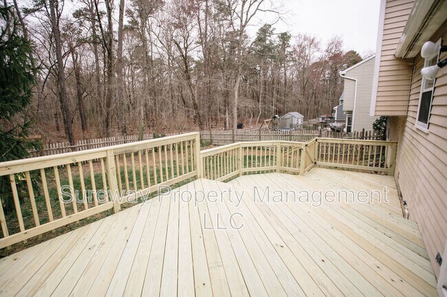 Building Photo - 57 Lady Diana Cir