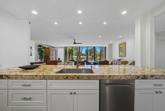 Building Photo - 900 Island Dr