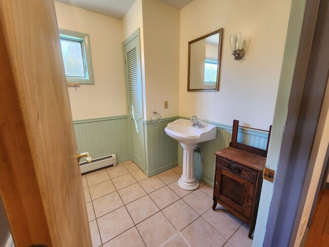 Building Photo - 109 N Hollow Rd