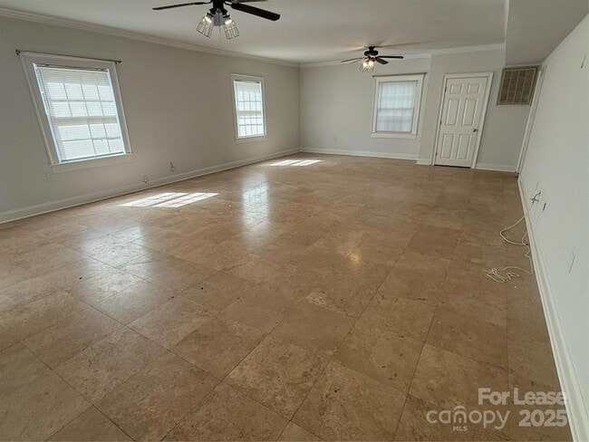 Building Photo - 2610 Providence Rd