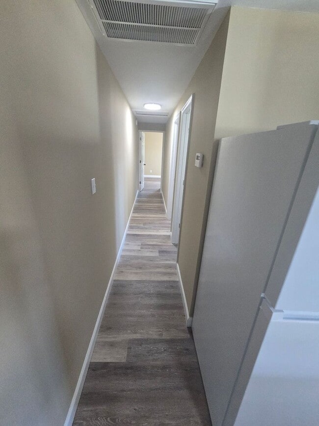 Building Photo - DUPLEX - Remodeled 2 BR in Petersburg