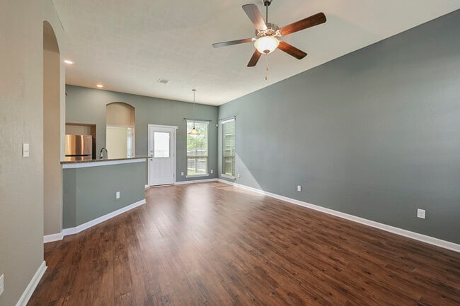 Building Photo - 2133 Dumfries Dr