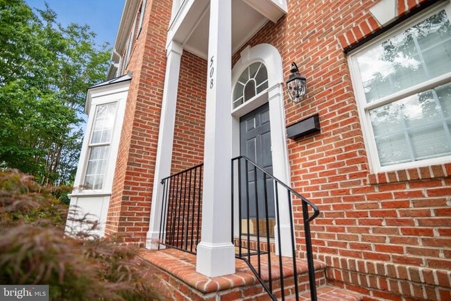 Building Photo - 508 S Fayette St