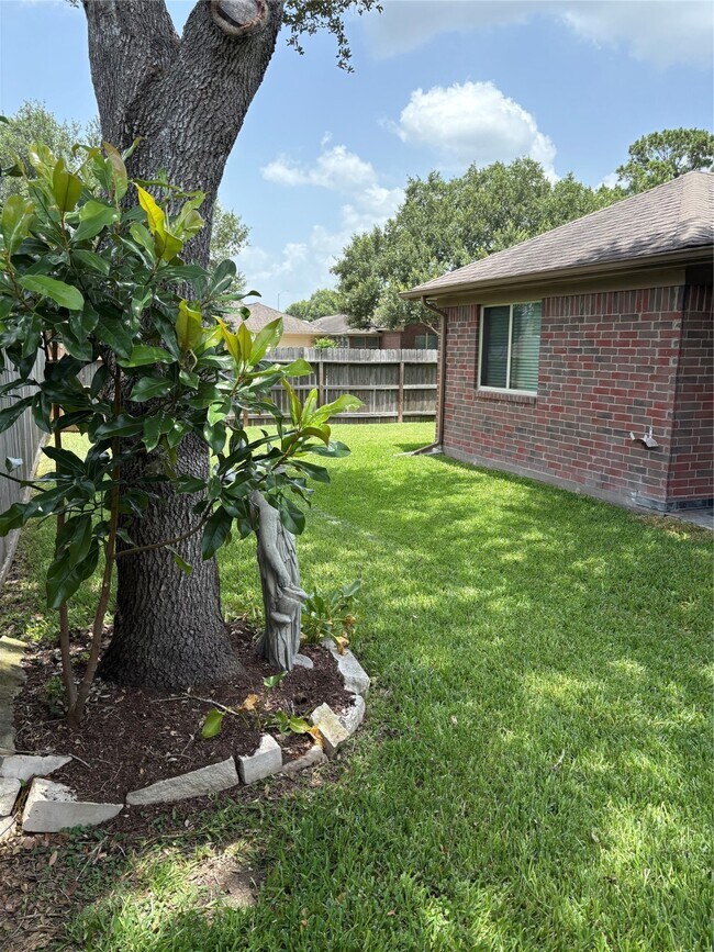 Building Photo - 1402 Township Ct