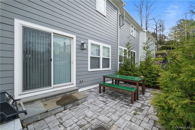 Building Photo - 3B Sterling Ave