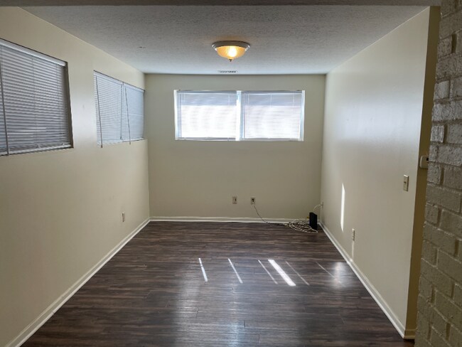 Building Photo - 1662 Summit St