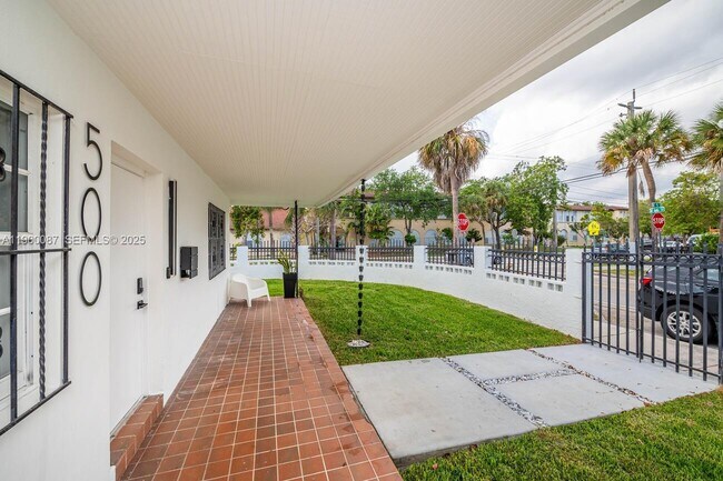 Building Photo - 510 NE 66th St