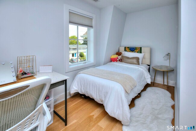 Building Photo - 26 Island Way