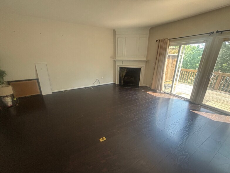 Building Photo - Room in Townhome on Ruby Walk Dr