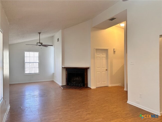 Building Photo - 899 Hillyer St