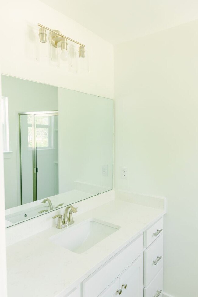 Building Photo - 3BD/2.5BA TOWNHOUSE-Walking Distance to Avondale, Greenway and Short Drive to Downtown Charleston...