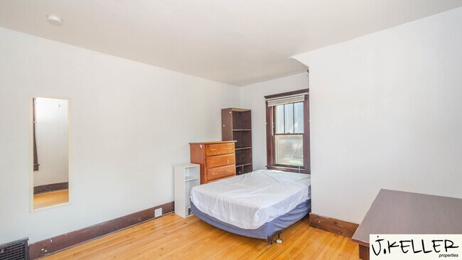 Building Photo - 931 Dewey Ave