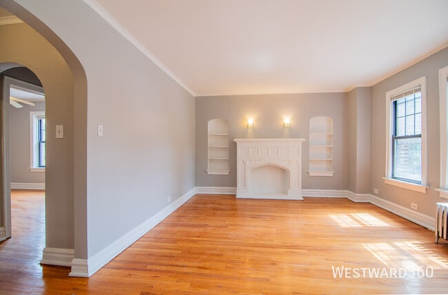 Building Photo - 1620 W Farwell Ave