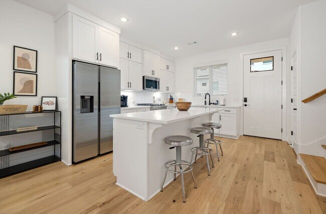 Building Photo - 1632 Neptune St