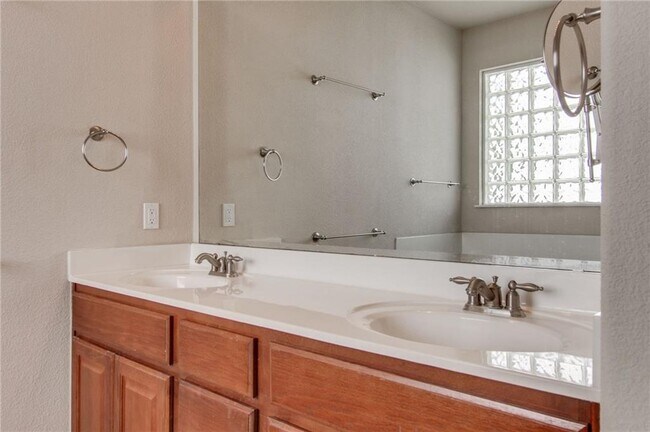 Building Photo - 703 Wood Mesa Ct