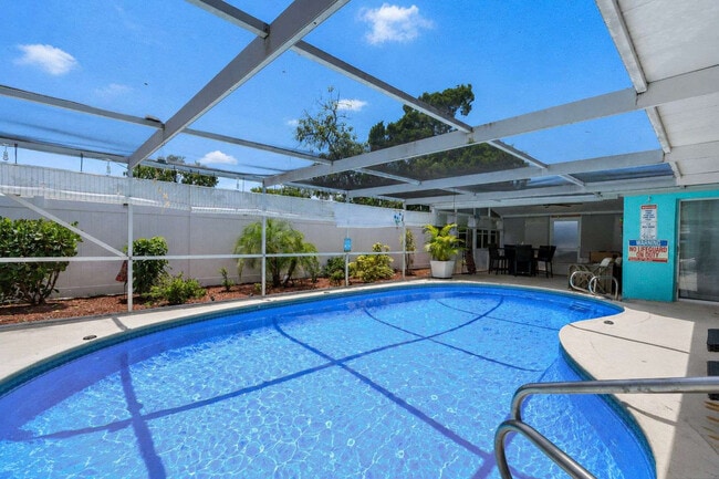 Building Photo - 7240 Westwind Dr