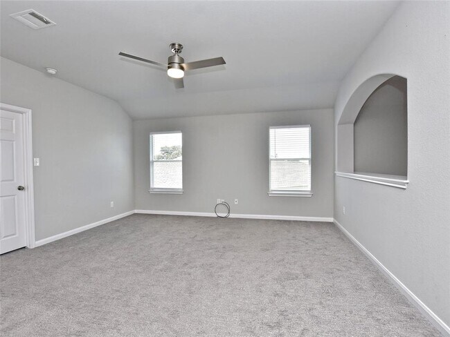 Building Photo - 901 Elmwood Dr