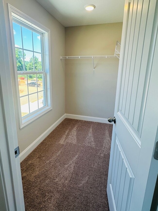 Building Photo - Beautiful Like-New 3 bed/2.5 bath w/ 2-car garage & fenced in backyard available June 24th!