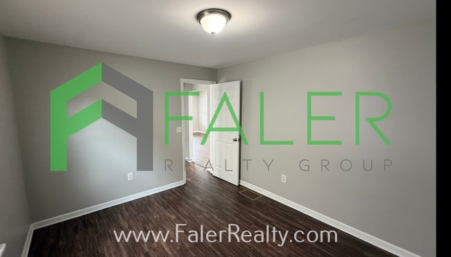 Building Photo - Show-stopping rental available!