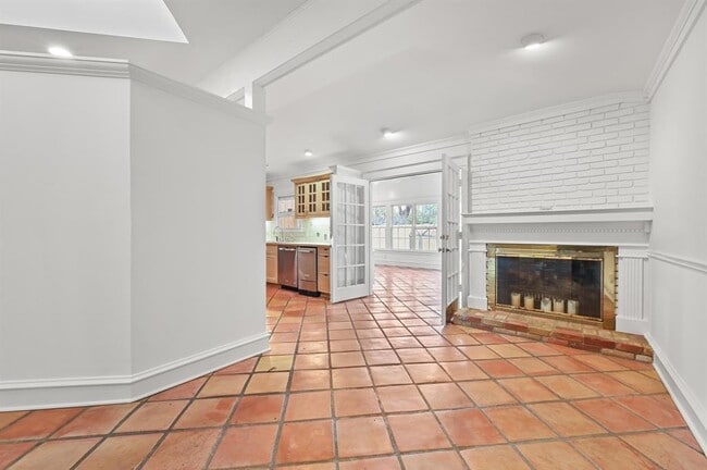 Building Photo - 2807 Hatley Dr