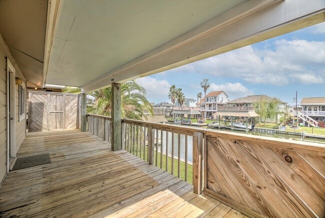 Building Photo - 505 Pompano St