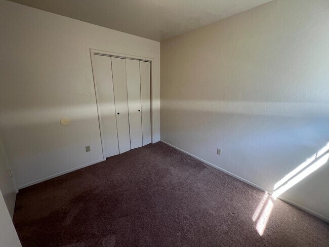 Building Photo - 830 Parcel St