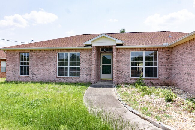 Primary Photo - 465 Jillian Dr