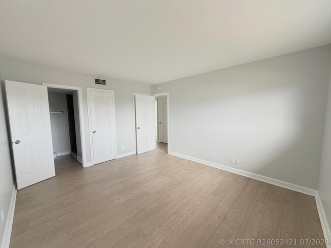 Building Photo - 1501 Crescent Cir