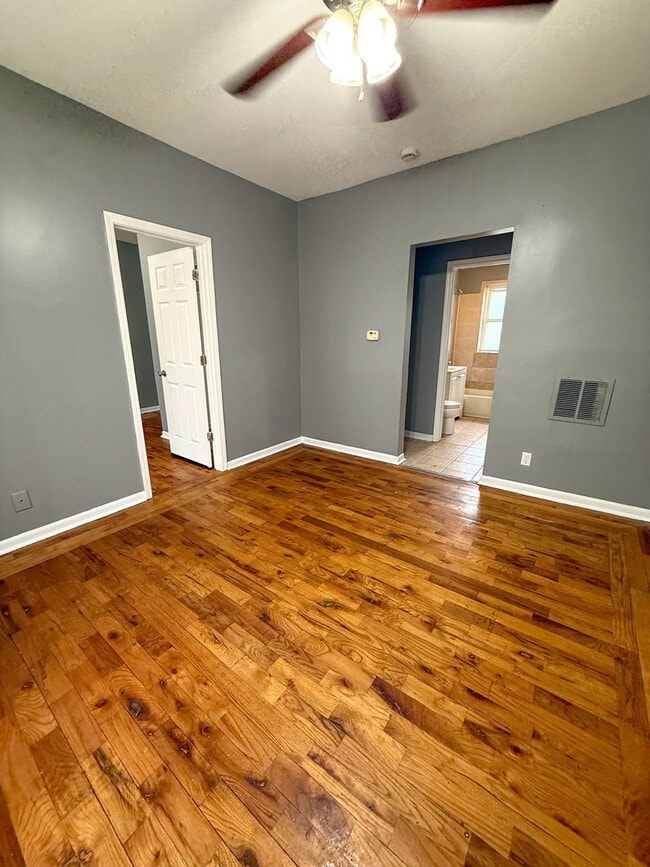 Building Photo - 417 S Karlov Ave
