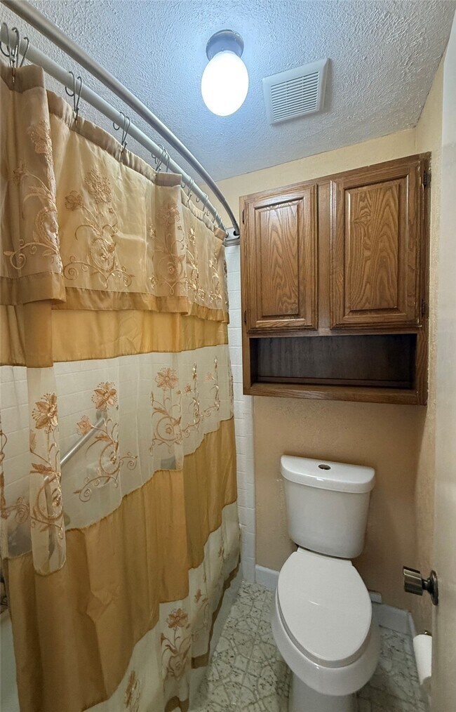 Building Photo - 14906 Brookpoint Dr