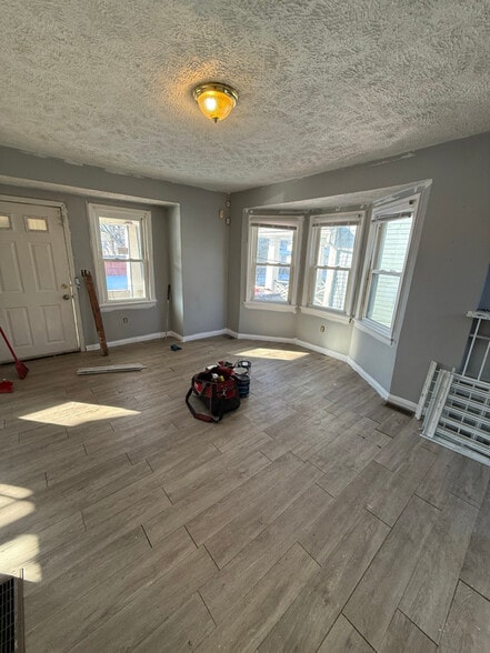 Building Photo - 3549 E 104th St