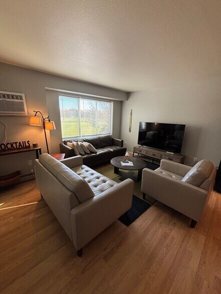 Building Photo - Bison Run Rentals