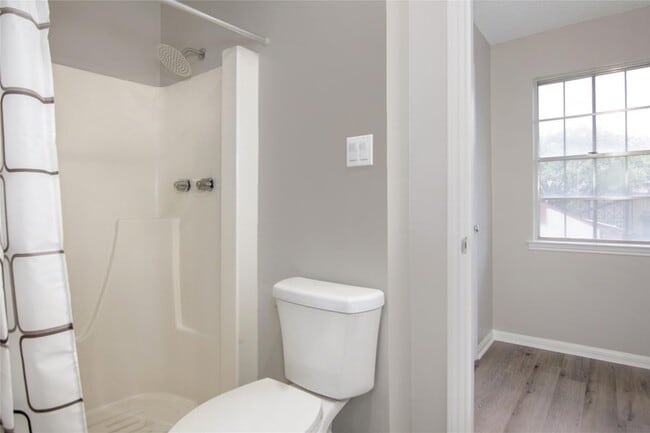 Building Photo - 2320 Shadowdale Dr