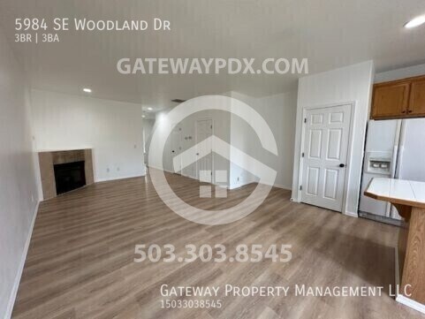 Building Photo - 5984 SE Woodland Dr