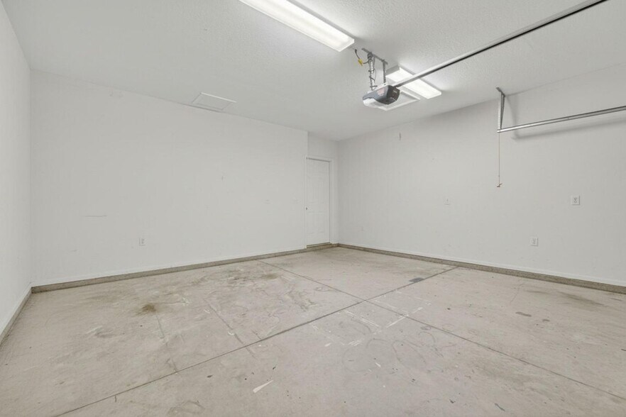Building Photo - 5536 Luminar Pointe Ln