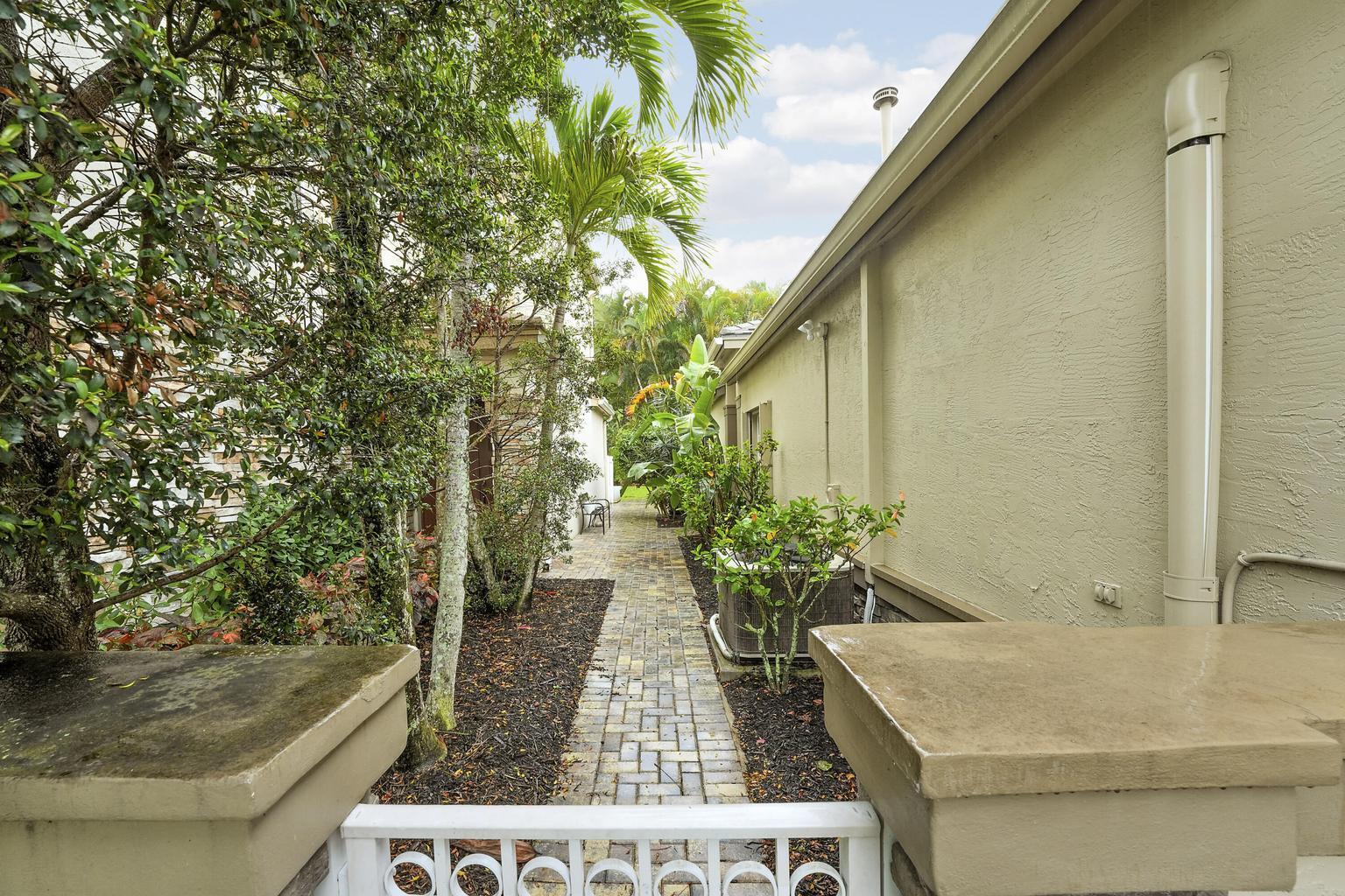 Building Photo - 5959 Durango Dr