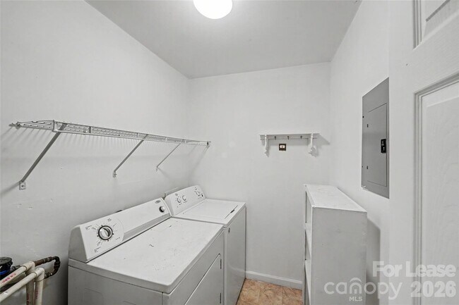 Building Photo - 9535 University Terrace Dr