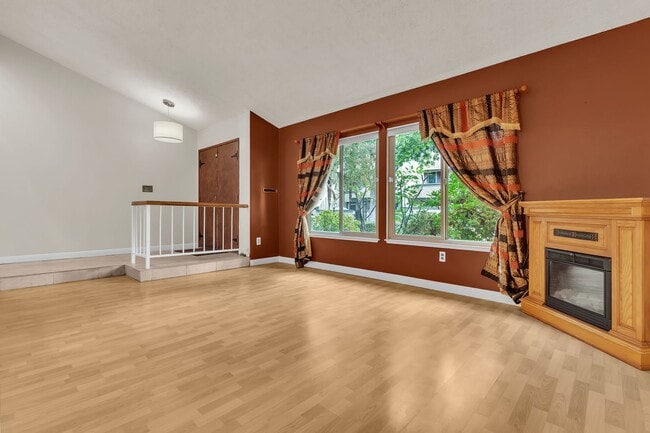 Building Photo - 1428 Camelot Dr