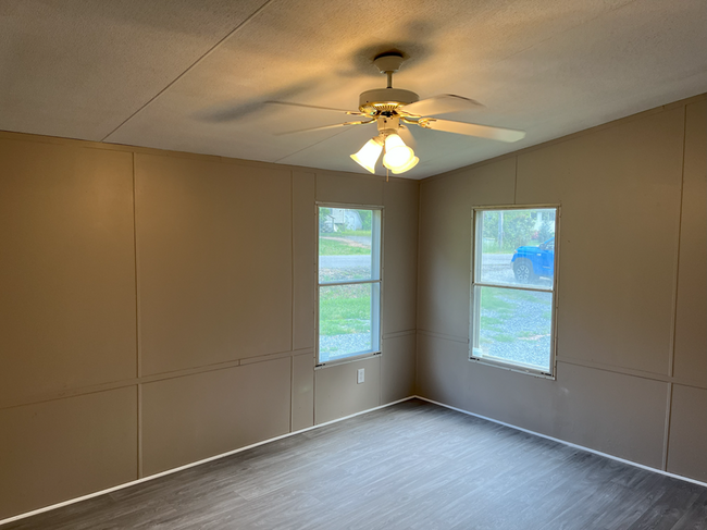 Building Photo - 7036 Mountain Ridge SE