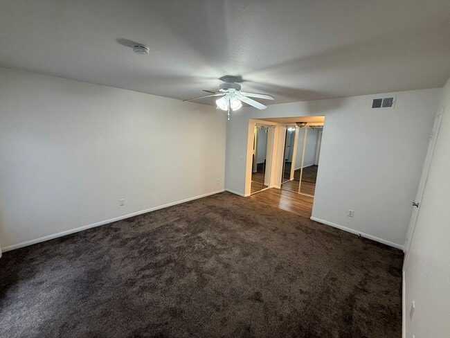 Building Photo - Beautiful 4-Bedroom Home in the Heart of Valencia!