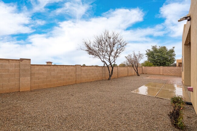 Building Photo - 1981 Sunview Ct