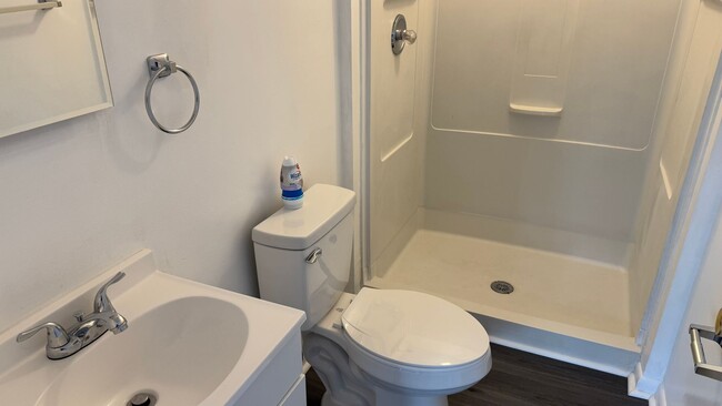 Building Photo - Newly Renovated 3 Bedroom 2.5 Bath Townhom...