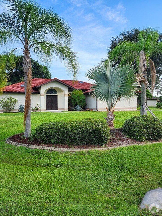 Building Photo - AVAILABLE 2026 SEASON! PORT CHARLOTTE, HEA...